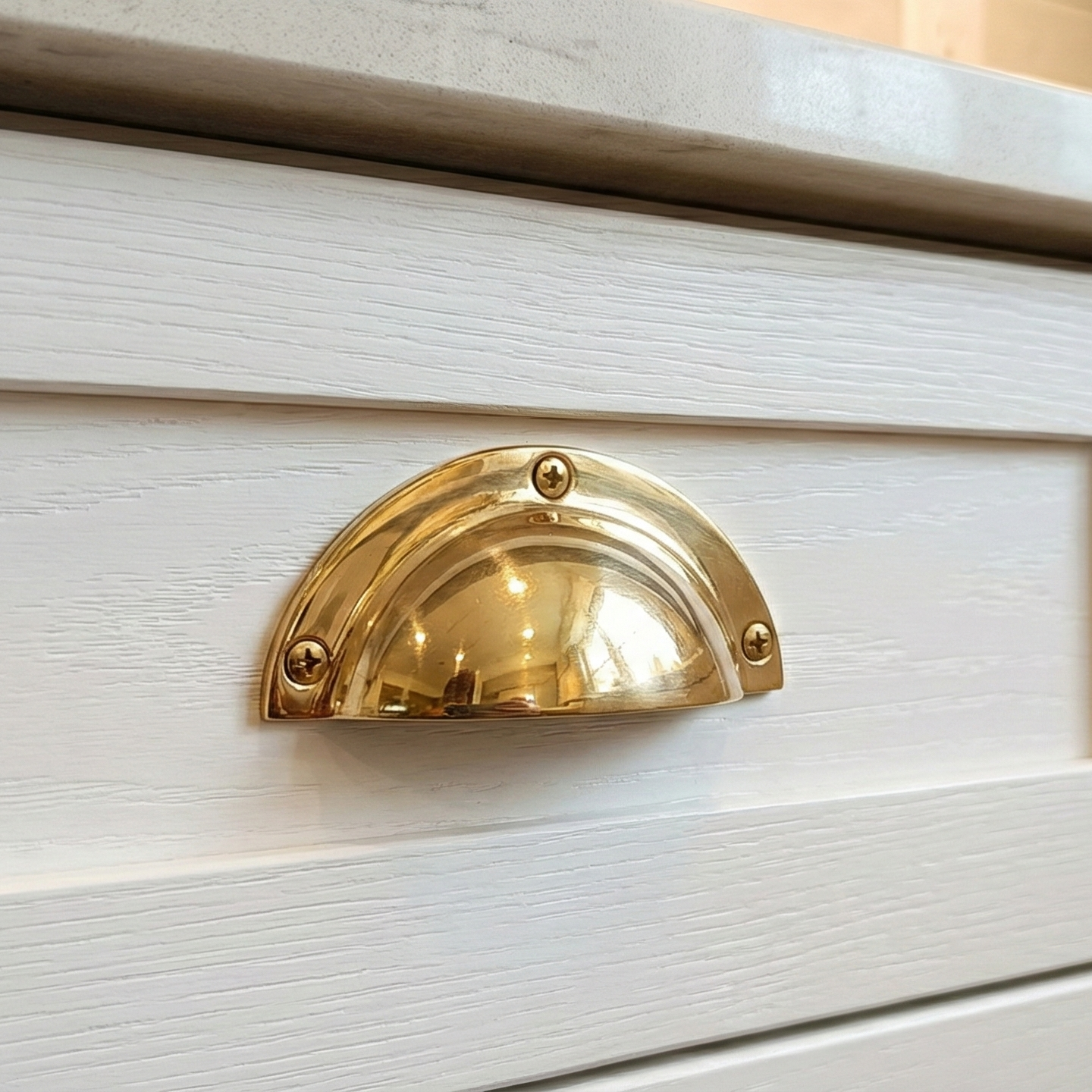 Brass Cast Drawer Pull Handle: Shell Furniture Handle