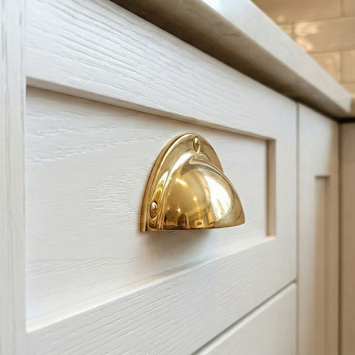 Brass Cast Drawer Pull Handle: Shell Furniture Handle
