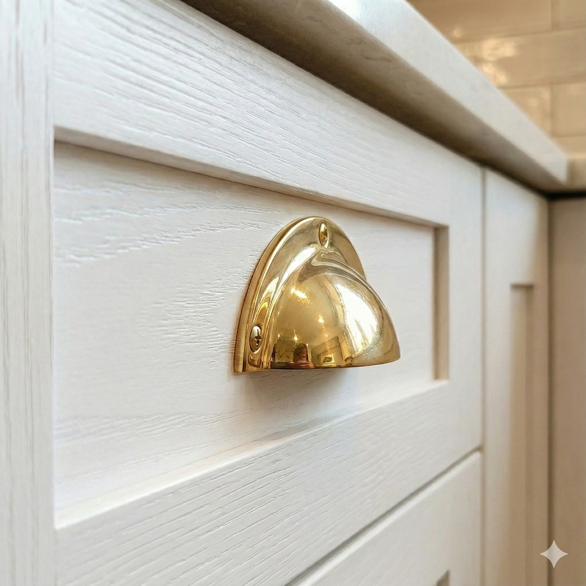 Brass Cast Drawer Pull Handle: Shell Furniture Handle